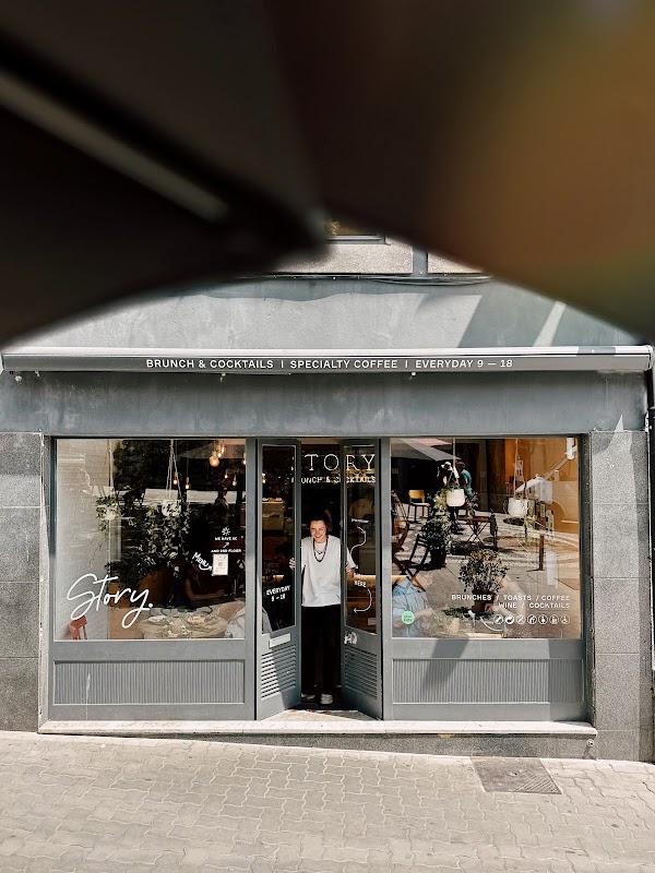 STORY — work cafe in Porto