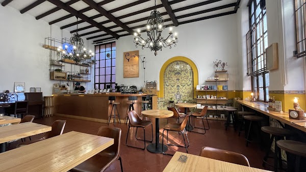 C'alma Coffee Room — work cafe in Porto